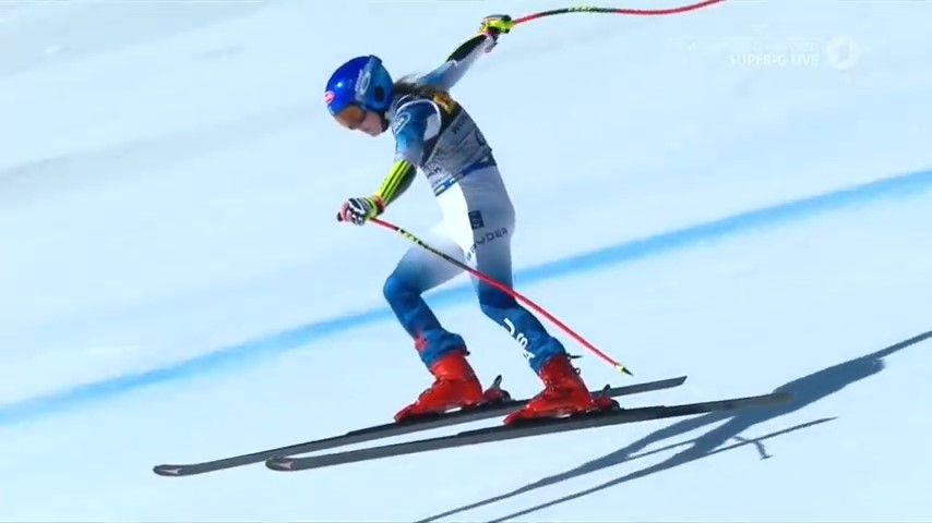 мікаела летить над румерло