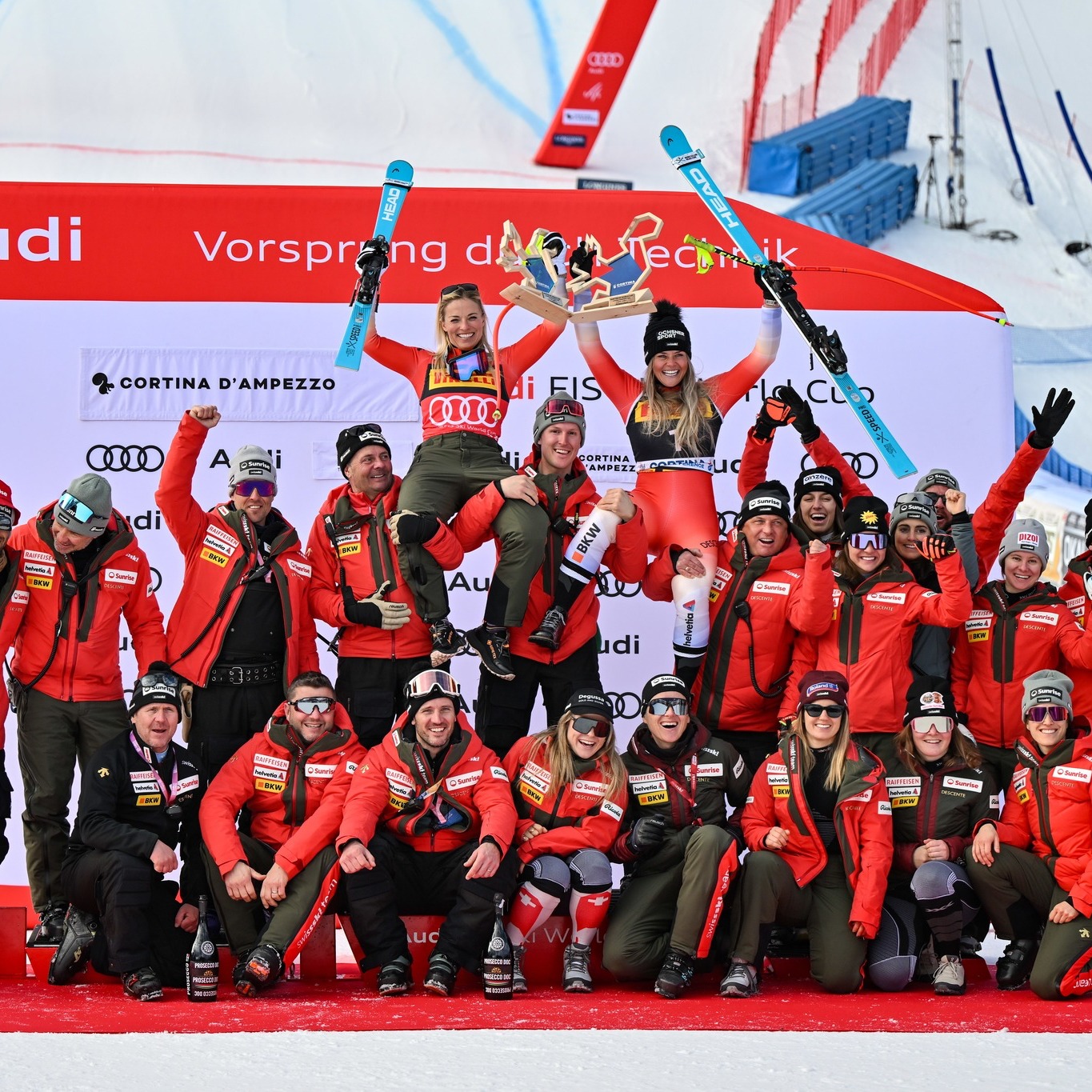 подвійний швейцарський п'єдестал, лара ґут, корінн сутер