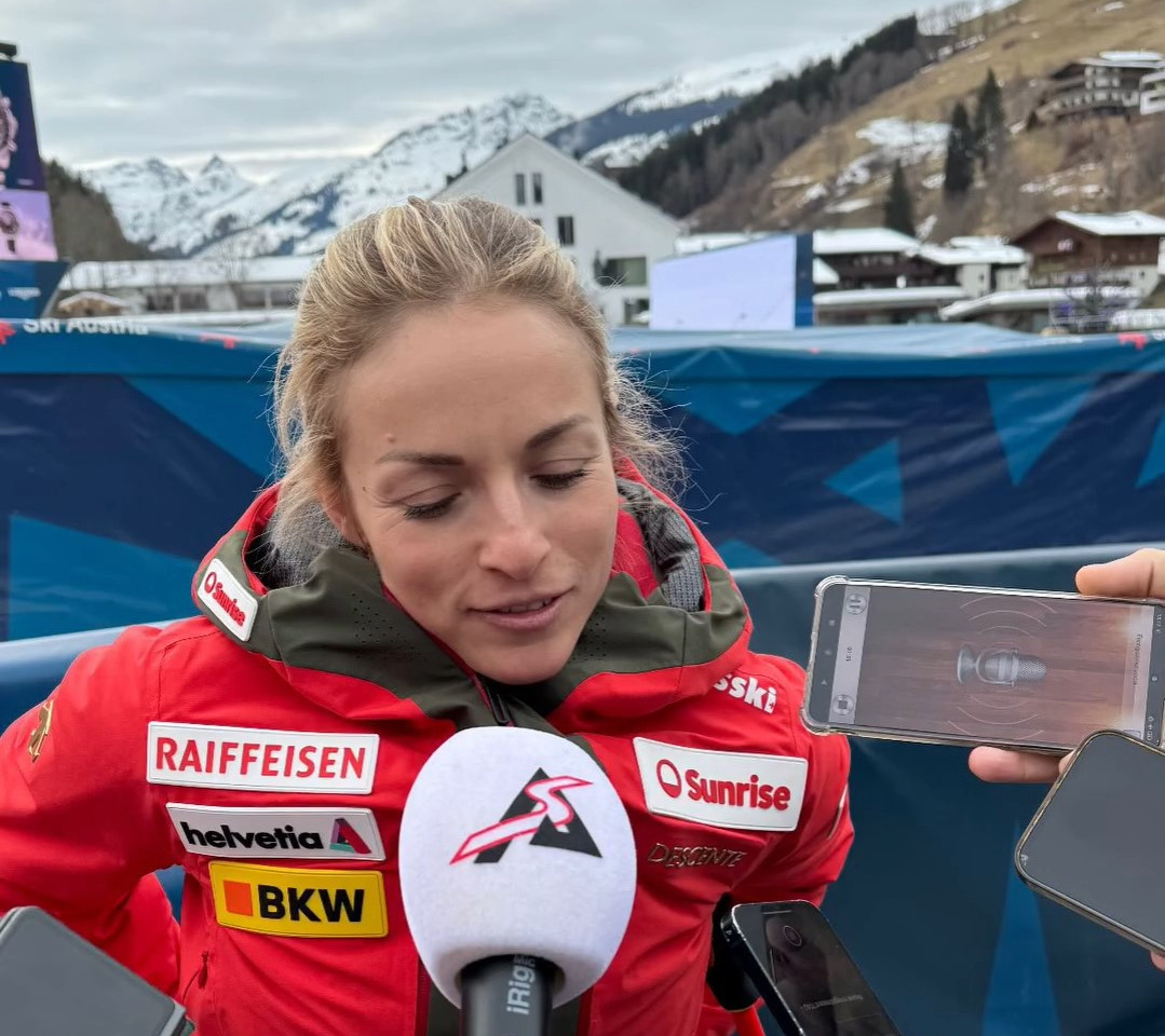 лара і журналісти