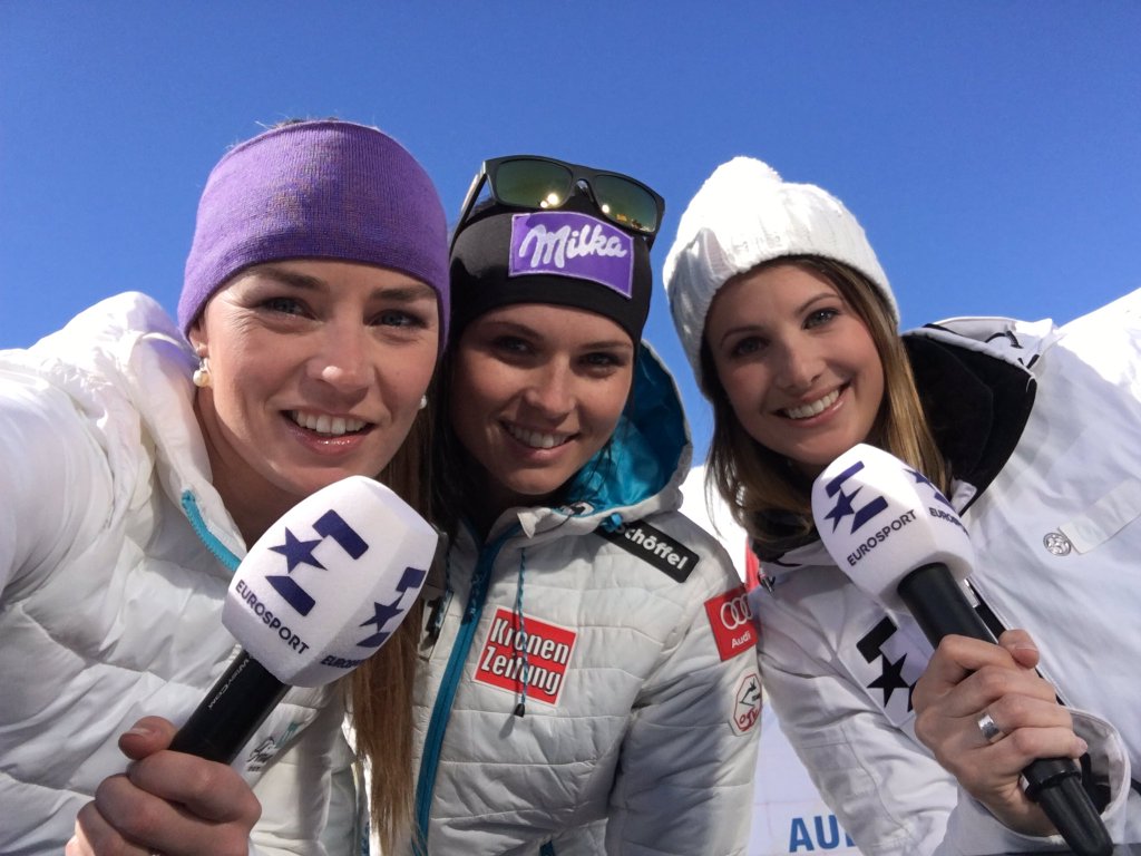 тина мазе делает селфи