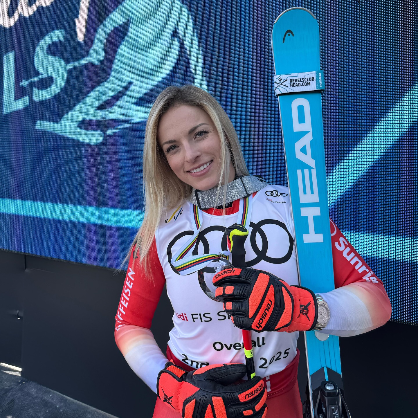 6 загальний подіум Лари